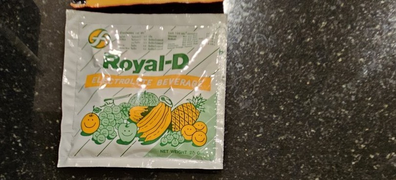 Пакетик Royal-D 25 г из 7-Eleven в Таиланде, лицевая сторона с фруктами