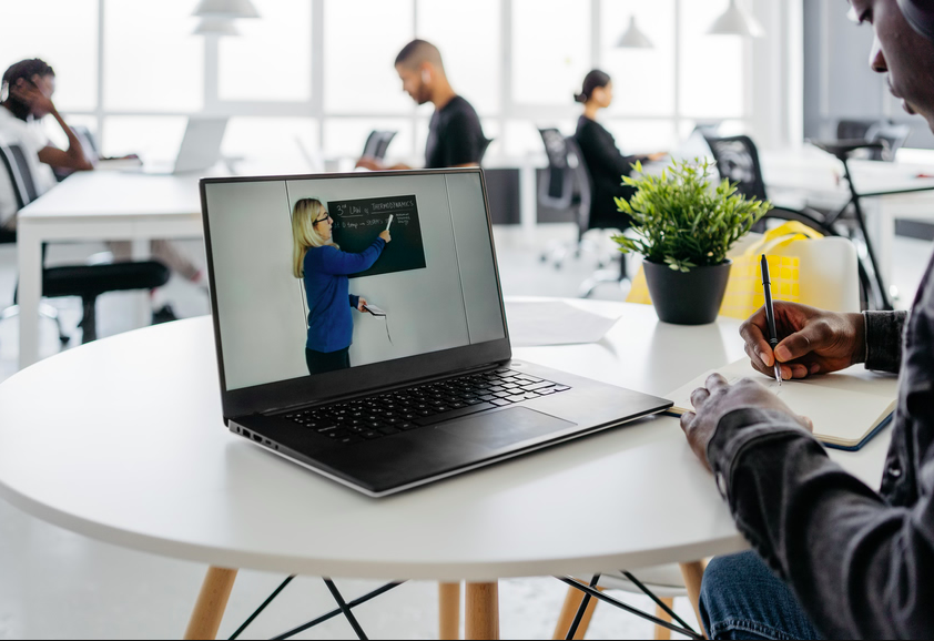 The Future of Advanced Learning: Transforming Education Through Digital Innovation