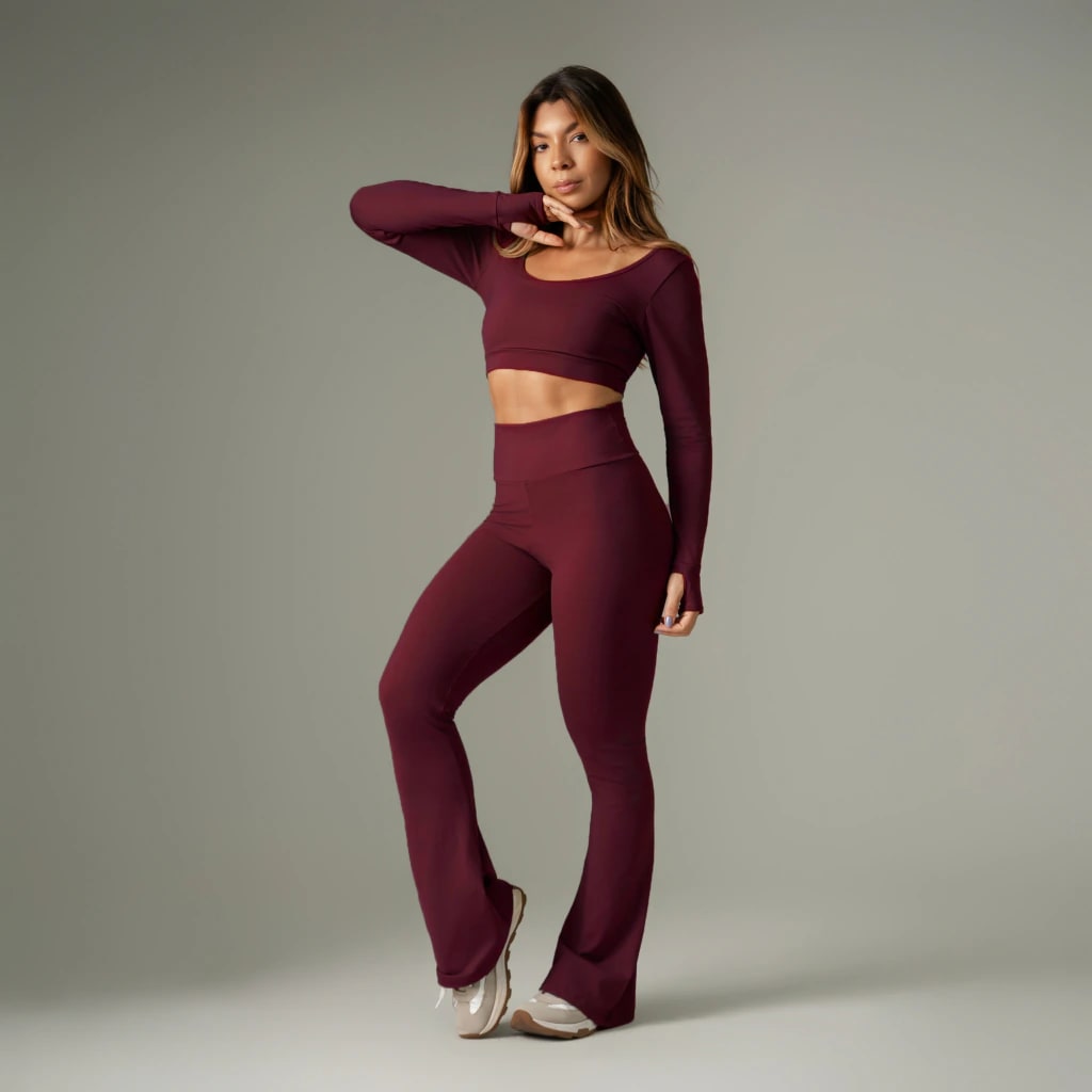 Conjunto Flare Nicole Bordô