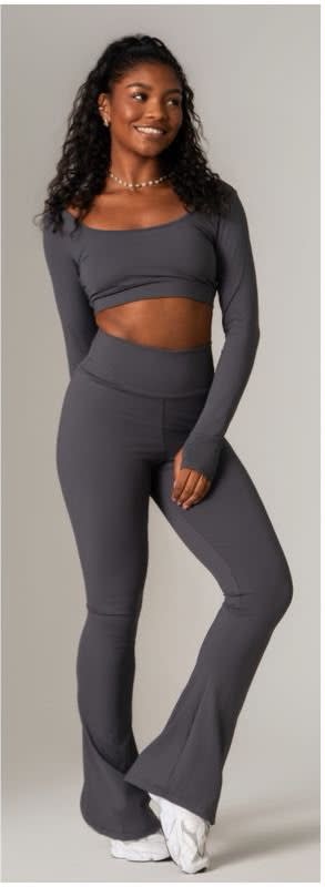 Conjunto Flare Cropped Cinza