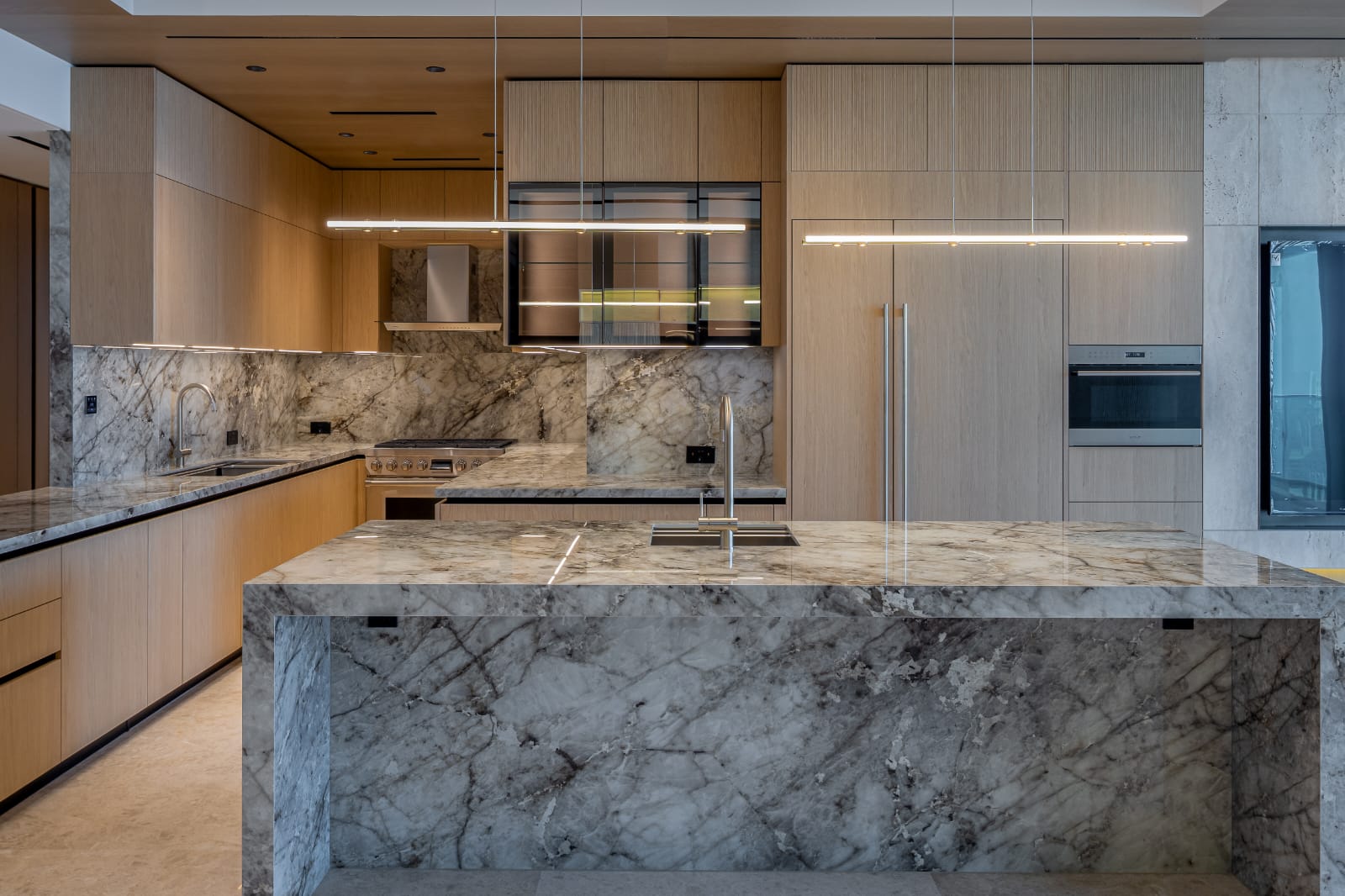 The Zenith of Waterfront Living: Ultra-Luxury Penthouse at Dubai Marina