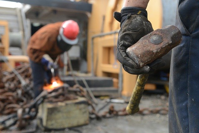 licenziare lavoratore contratto a tempo indeterminato