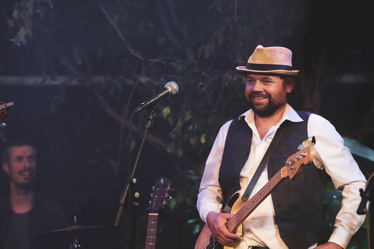 Singer-Songwriter – Bild 1