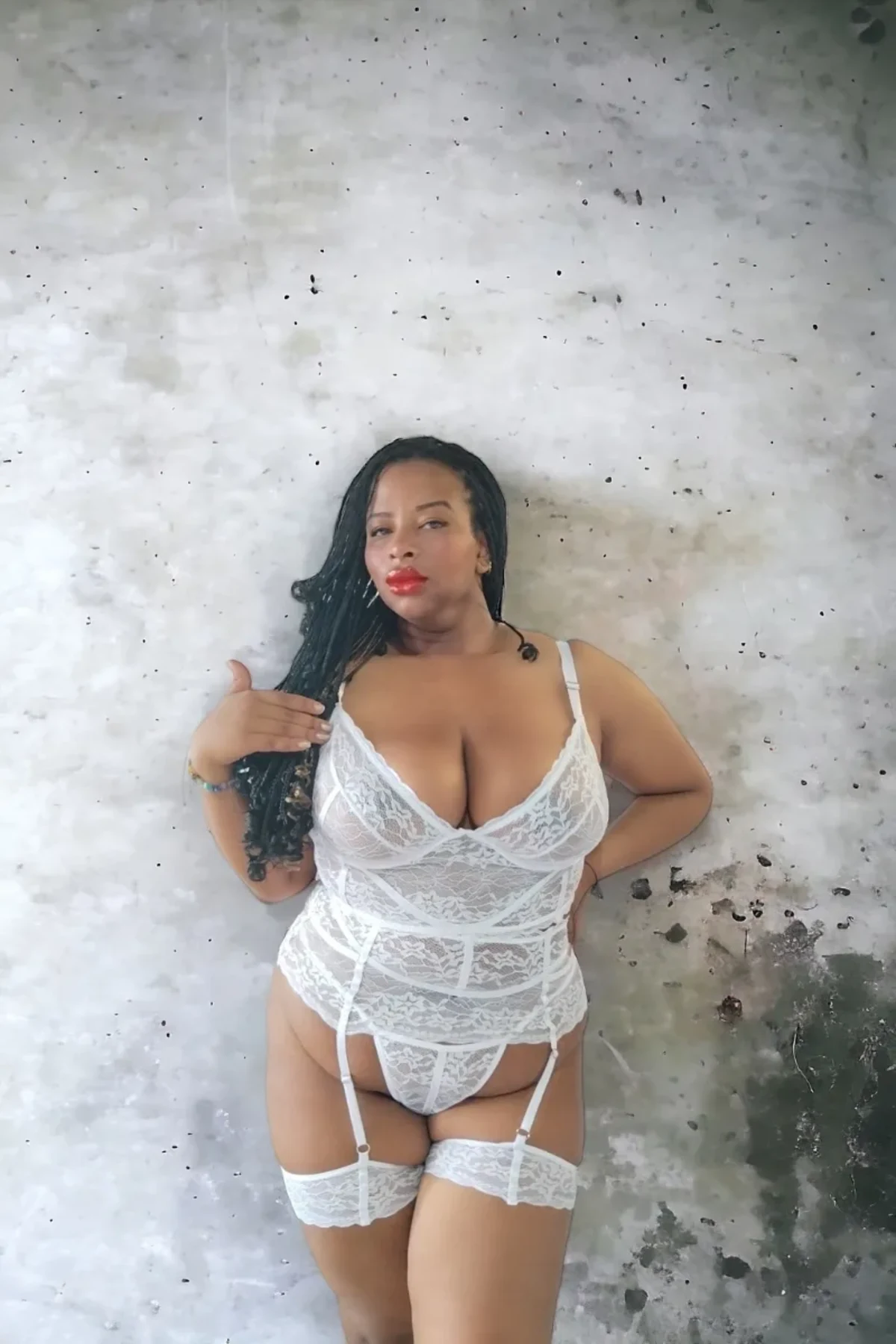 Conjunto de Lencería con Liguero – Tallas Plus Size | Vicsy — vista principal