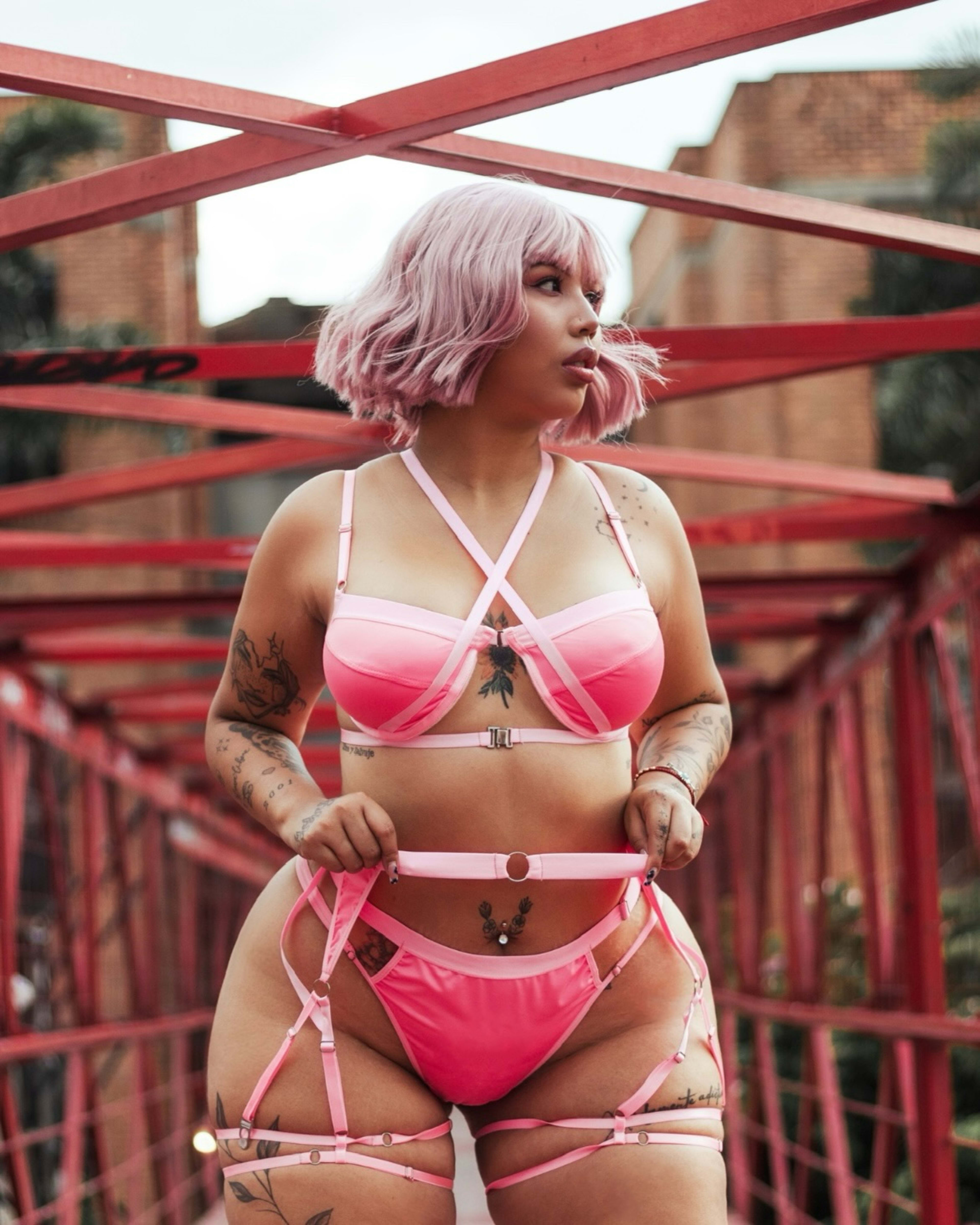 Conjunto Lencería Strappy Rosa – Tallas Grandes | Vicsy