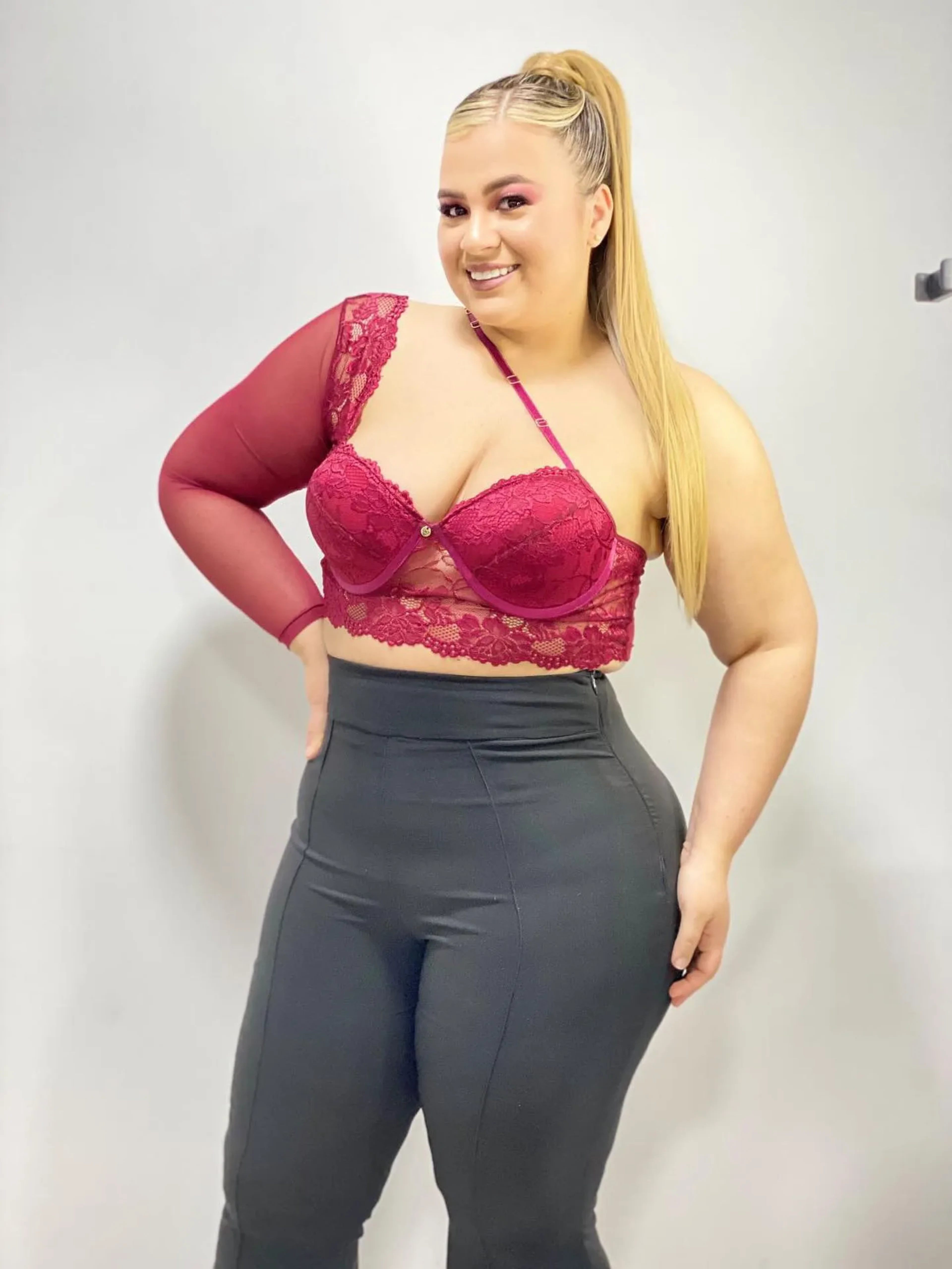 Top Bralette Encaje Manga Larga – Tallas Grandes | Vicsy