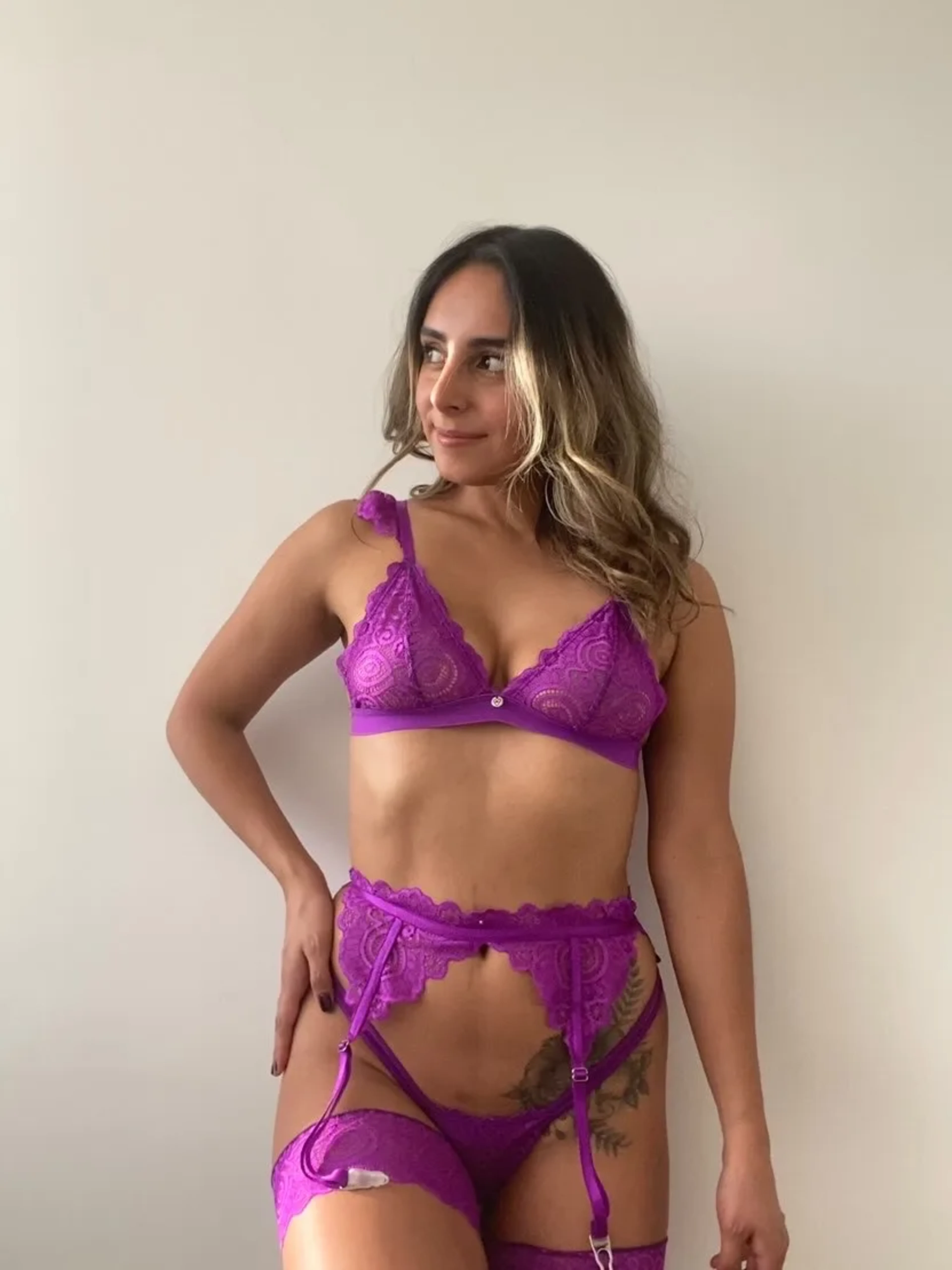 Conjunto Lencería Liguero Encaje 3 Piezas – Tallas Grandes | Vicsy