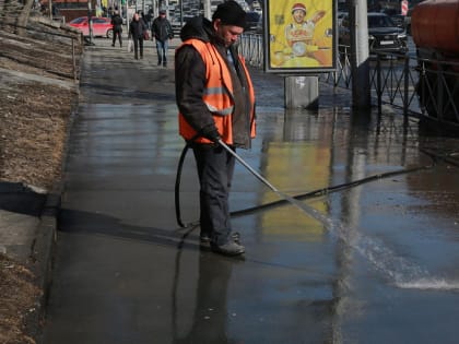 Мэр Новосибирска поручил бросить всю новую технику на уборку грязи