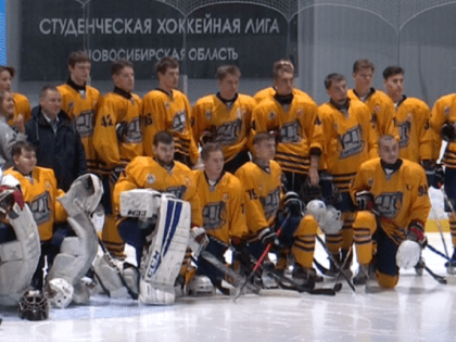 «Спортивную студенческую ночь» устроили на льду в Новосибирске