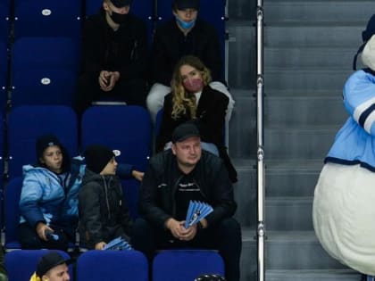 Хоккейный клуб «Сибирь» отправил Снеговика в отставку
