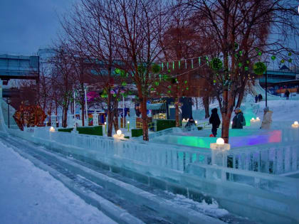 Завершил свою работу Ледовый городок на Михайловской набережной в Новосибирске