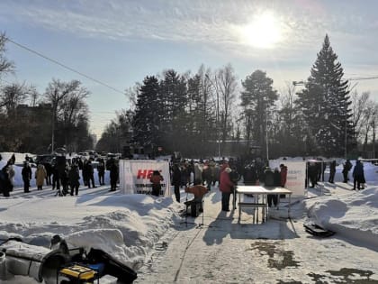 Митинг против повышения тарифов в Новосибирске оказался фрик-шоу навальнистов