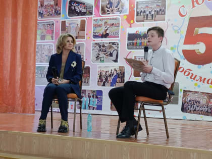 Ирина Диденко в гостях на «Классных встречах» у школьных лидеров Искитима