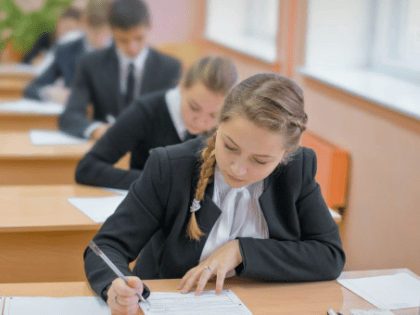 Более 45 тысяч выпускников школ региона сдадут итоговые экзамены в этом году