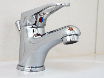 На левом берегу Новосибирска отключат горячую воду с 11 по 24 июля