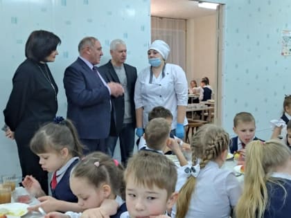 Секретарь местного отделения партии «Единая Россия» посетил городские школьные столовые