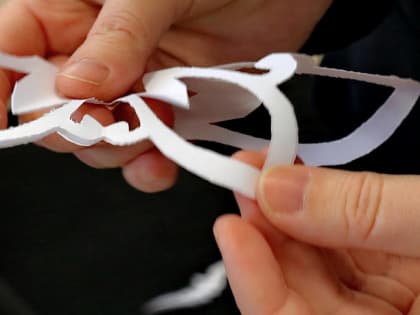 Бумажные снежинки с достопримечательностями нарисовали в Новосибирске