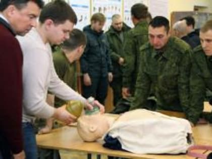 Врачи-ординаторы и преподаватели НГМУ обучают мобилизованных военнослужащих навыкам тактической медицины