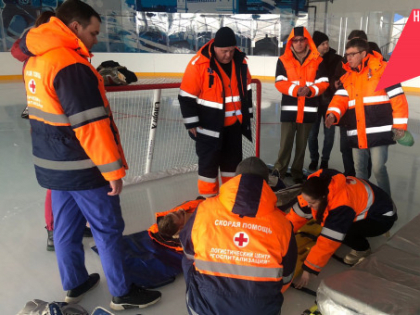 Тренировки медицинских бригад прошли на льду «Сибирь-Арены»