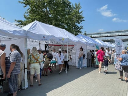 Первый городской пикник прошел на Михайловской набережной Новосибирска