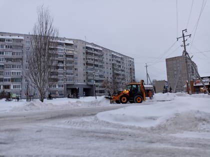 Экстренно собрал чиновников из-за выпавшего снега в Бердске и. о. мэра Владимир Захаров