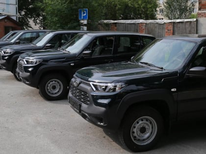Пять внедорожников купили врачам для поездок к смертельно больным