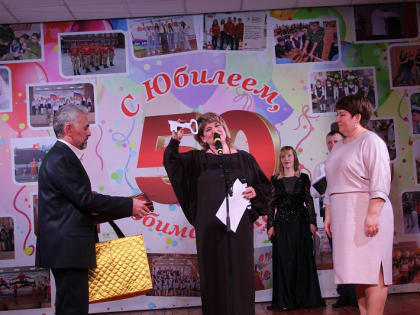 Символический ключ вернулся в школу № 11 Искитима спустя 50 лет