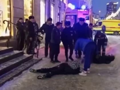 Два человека погибли в Новосибирске из-за падения с балкона дома