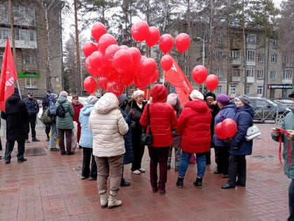 Коммунисты провели первую после пандемии демонстрацию в Академгородке
