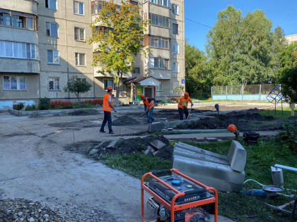 Ремонт дворов и тротуаров на улице Хилокской в Новосибирске