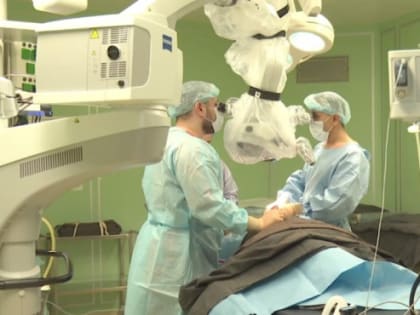 Новосибирские хирурги провели редкую операцию пациентке с онемением ног