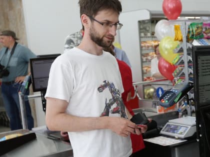 Откройте сумку: есть ли право у охранника магазина проверять личные вещи