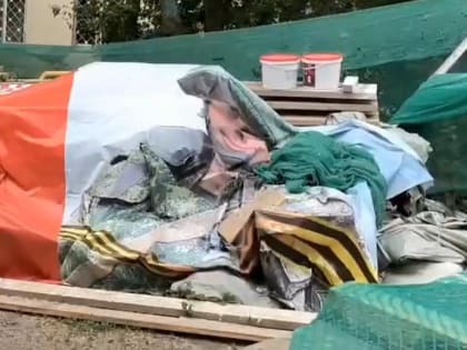 Извиниться за портрет героя на куче мусора потребовал мэр Новосибирска