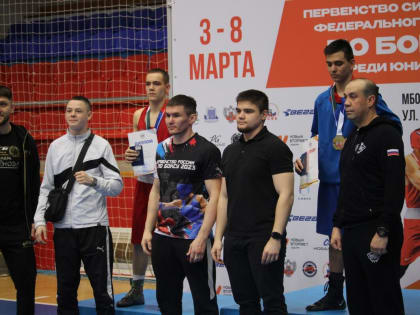 Финальные поединки Первенства СФО по боксу прошли в Бердске
