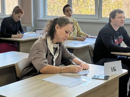 Десятки родителей сдали ЕГЭ по истории в Новосибирске