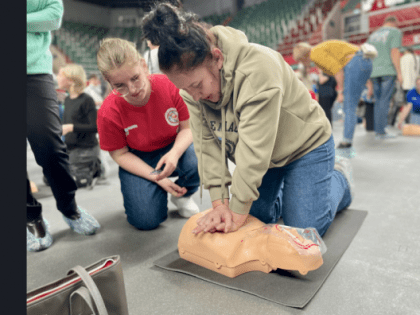 Массированный урок первой помощи в Новосибирске