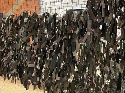 Маскировочные сети из свадебных платьев плетут волонтёры в Новосибирске