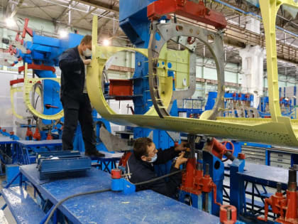 Новосибирский авиационный завод планирует набрать еще почти 4 тысячи сотрудников