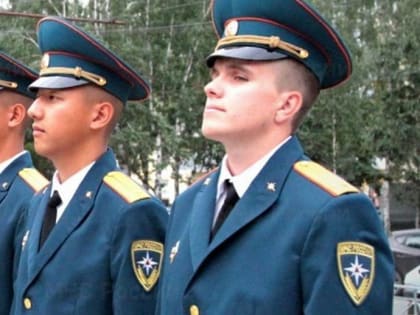 Молодых лейтенантов из академии МЧС приняли на службу в Новосибирске