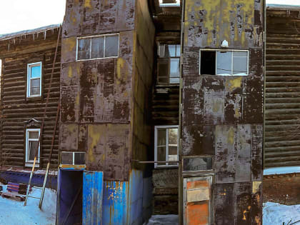 Дом с железными подъездами предлагают взять под охрану в Новосибирске