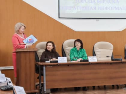 Вручены благодарственные письма первым лицам администрации Бердска