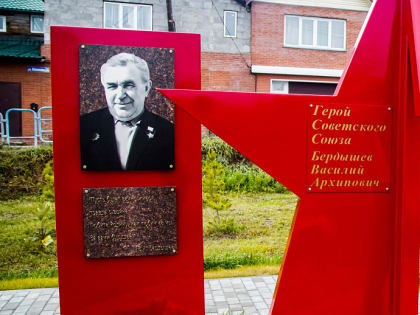 Класс под открытым небом с памятником Бердышеву появился на ОбьГЭСе