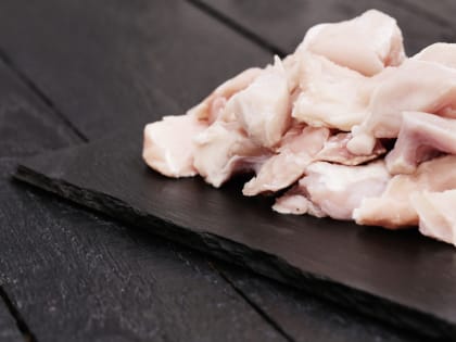 Роспотребнадзор проверяет курицу, которой накормили детей в детском лагере в Новосибирской области