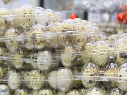 Перепелиные яйца и курицу со скидкой предлагает ярмарка на Петухова