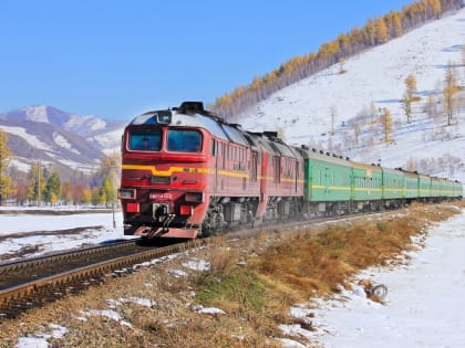 На Алтае из-за схода двух вагонов остановили движение поездов