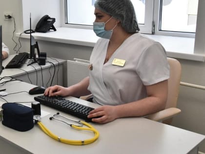 Поликлинику под Новосибирском отреставрировали по проекту «Единой России»