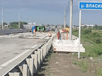 Бетонировать мост по дороге к аэропорту начали по нацпроекту БКД