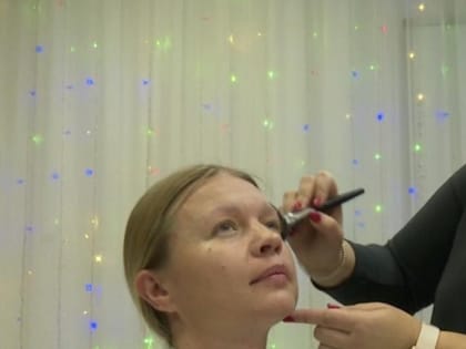Для мам особенных детей устроили мастер-класс по мейкапу и фотосессию