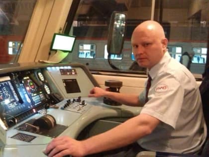 Новосибирский машинист экстренно остановил поезд ради заблудившейся девочки