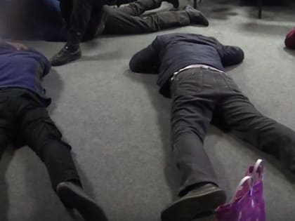 Нелегальных мигрантов нашли в подпольном казино в Новосибирске